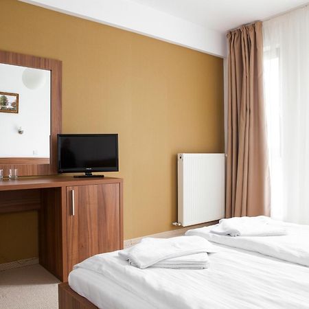 Hotel Mariss Alba Iulia Bagian luar foto