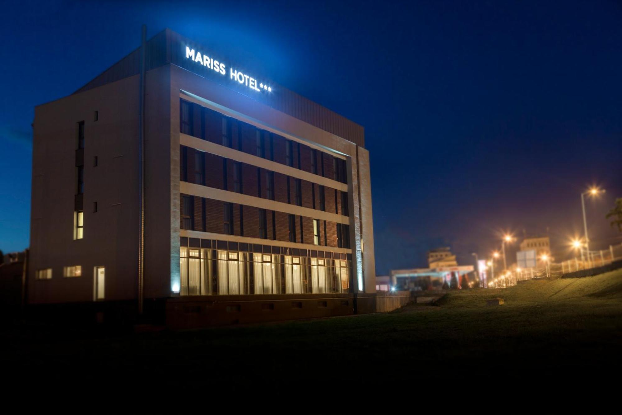 Hotel Mariss Alba Iulia Bagian luar foto
