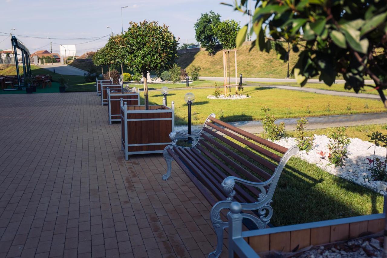 Hotel Mariss Alba Iulia Bagian luar foto